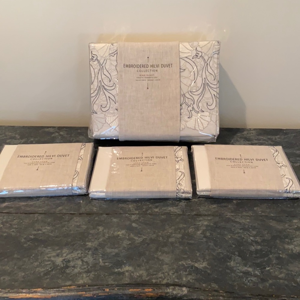 Embroiled Hilvi Coralline Duvet and 3 Euro sham NWT